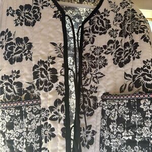 Source Unknown Black and White Floral Blazer